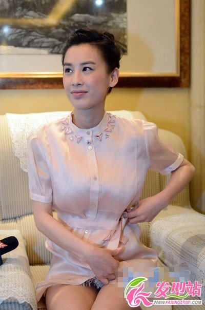 炒作無(wú)下限_我在路上最?lèi)?ài)你點(diǎn)映黃圣依露底走光_黃圣依走光大全