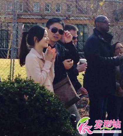 劉強東與奶茶妹妹在美國街頭約會