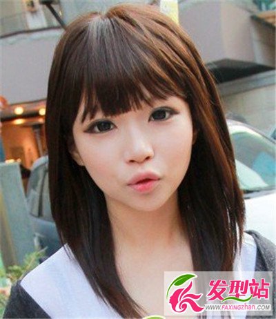 立竿見(jiàn)影的中長(zhǎng)發(fā)造型助你減齡 今年中長(zhǎng)發(fā)女生流行發(fā)型設(shè)計(jì)