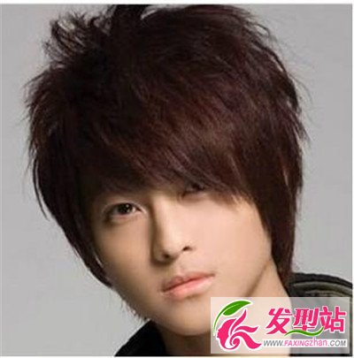 男生今年流行的劉海發(fā)型設(shè)計 瞬間成為花美男的斜劉海造型