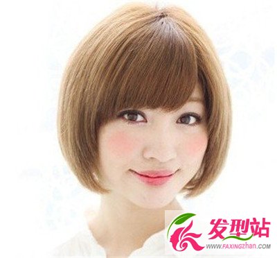 女生今年時尚卷發(fā)發(fā)型 輕盈中短卷發(fā)讓你瞬間減齡又顯乖巧