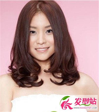 梨花頭+中分=完美+性感 女生時尚瘦臉中分梨花頭發(fā)型