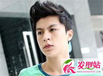 男士露額無(wú)劉海發(fā)型 展現(xiàn)新時(shí)代男生時(shí)尚觀念