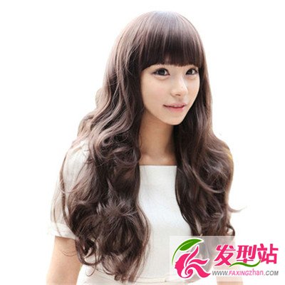 長(zhǎng)發(fā)女生最時(shí)尚燙發(fā)發(fā)型 層次感十足長(zhǎng)卷發(fā)讓你時(shí)刻百變