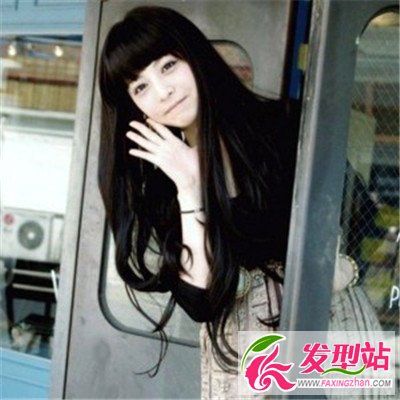 長(zhǎng)發(fā)女生最時(shí)尚燙發(fā)發(fā)型 層次感十足長(zhǎng)卷發(fā)讓你時(shí)刻百變