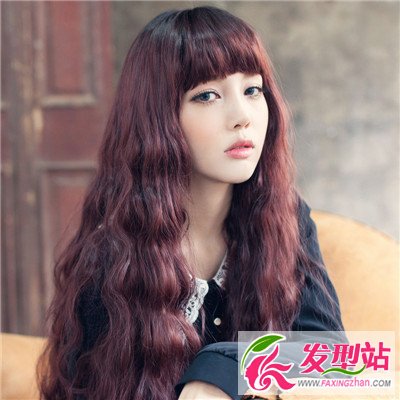 2014最新發(fā)型:女生卷發(fā)讓你氣質百倍
