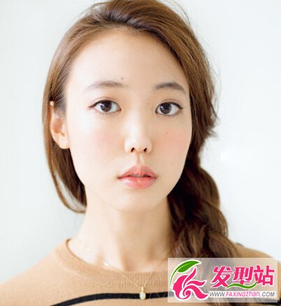懶美眉一學(xué)就會的發(fā)型 教你用小發(fā)飾做造型