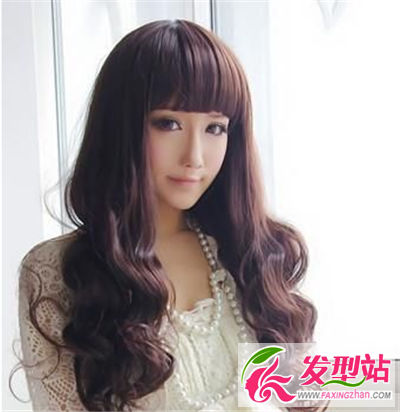 驚艷你的視覺雙眼 女士精心染色長(zhǎng)卷發(fā)