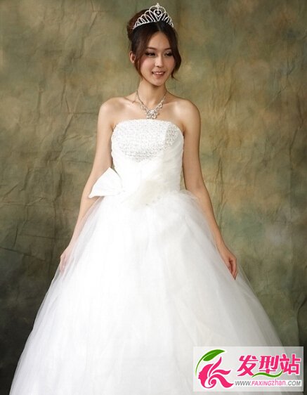 拍婚紗照做什么新娘發(fā)型好看 浪漫韓式新娘婚紗照發(fā)型圖片
