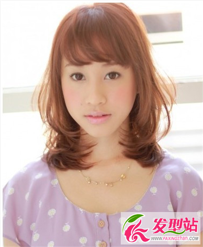 甜美日系卷發(fā)發(fā)型 精心設(shè)計凸顯美感