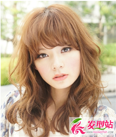 略帶小清醒長(zhǎng)卷發(fā) 四季簡(jiǎn)單搖身一變