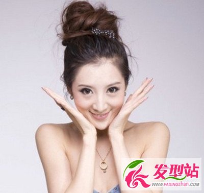 清純甜美的你是否需要一款美麗的扎發(fā)呢