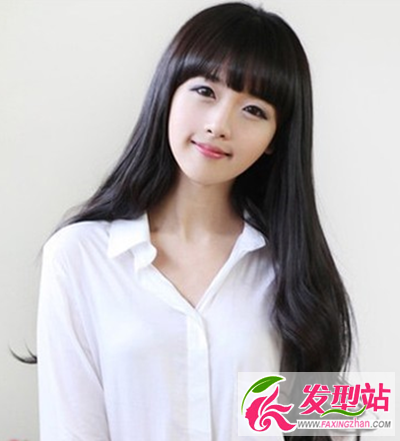 女生時尚清新的長卷發(fā)造型設(shè)計 使你擁有擋不住的青春魅力