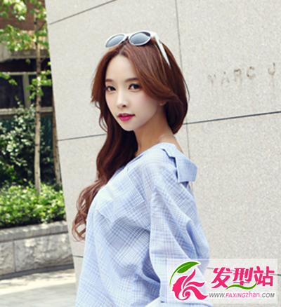 女生時(shí)尚清新的長(zhǎng)卷發(fā)造型設(shè)計(jì) 使你擁有擋不住的青春魅力