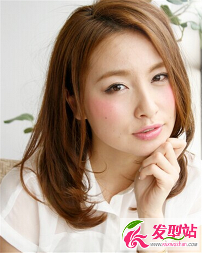 美艷中長(zhǎng)發(fā)梨花頭發(fā)型 瞬間打造女神氣質(zhì)