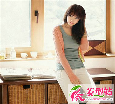 女生流行中長發(fā)發(fā)型 簡單自然又浪漫