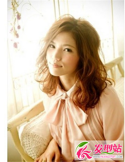 女生流行中長發(fā)發(fā)型 簡單自然又浪漫