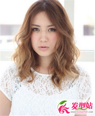 給你浪漫大美人的驚喜 燙發(fā)發(fā)型讓你自信百倍
