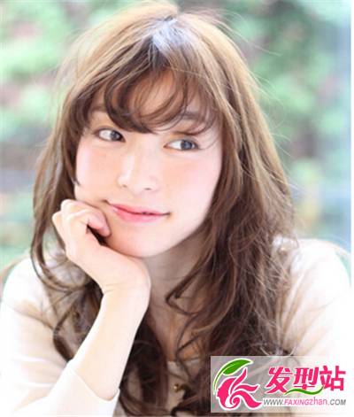 甜美時尚百變公主 飄逸長發(fā)發(fā)型靈動感十足