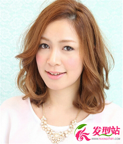 優(yōu)美弧線打造性感氣質(zhì) 女生發(fā)型更時尚最流行