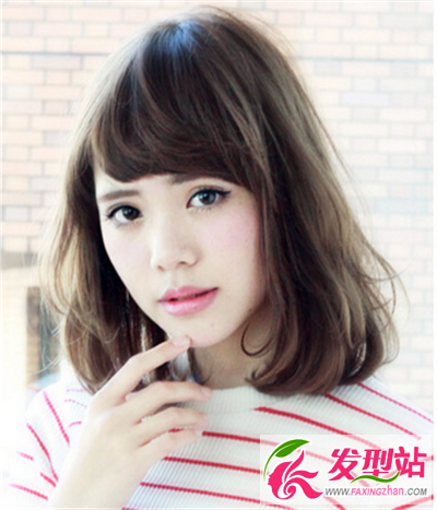 甜美浪漫中長(zhǎng)發(fā)發(fā)型 打造最流行發(fā)型
