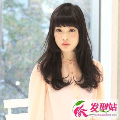齊劉海時(shí)尚發(fā)型圖片 長(zhǎng)短發(fā)彰顯個(gè)性時(shí)尚