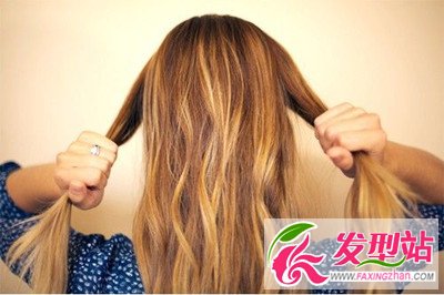 DIY美發(fā)小課堂 俏皮蝴蝶結(jié)發(fā)髻輕松學(xué)