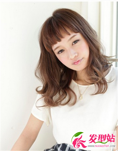 中長發(fā)女生時尚發(fā)型設計 討喜惹人愛讓你有氣質