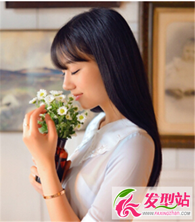 清透女生發(fā)型推薦 氣質優(yōu)雅形象滿分