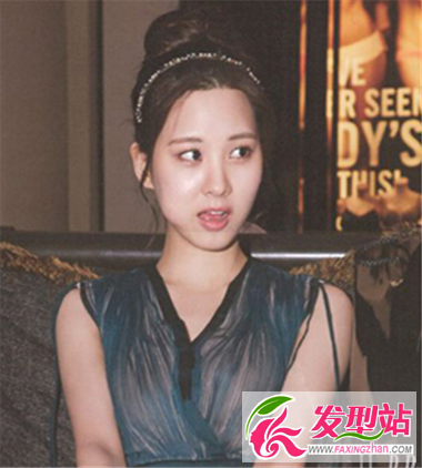 女生丸子頭扎發(fā)發(fā)型 甜美俏皮盡顯可愛氣質