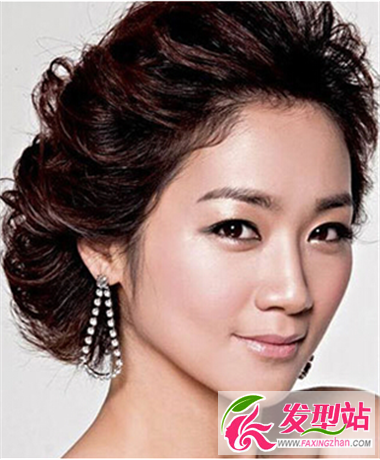 十月浪漫結(jié)婚季 最美新娘盤(pán)發(fā)造型來(lái)看