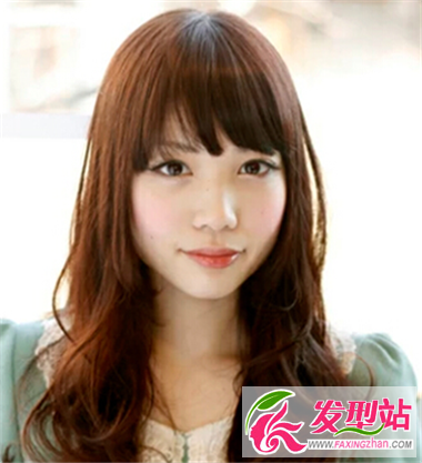 中長(zhǎng)發(fā)女生秋季的完美造型 甜美大氣又好看