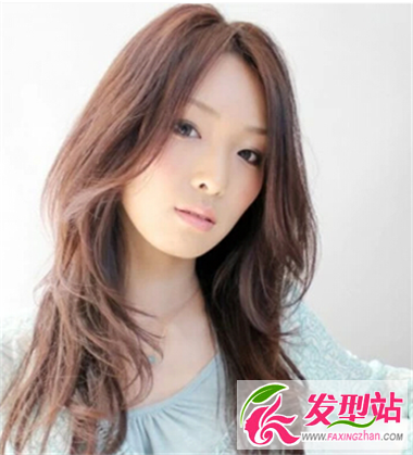 中長(zhǎng)發(fā)女生秋季的完美造型 甜美大氣又好看