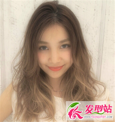 秋季長(zhǎng)卷發(fā)浪漫易打理 時(shí)尚卷發(fā)修顏減齡