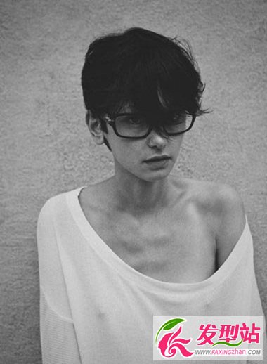 女生個(gè)性短發(fā) 勝過卷發(fā)的嫵媚