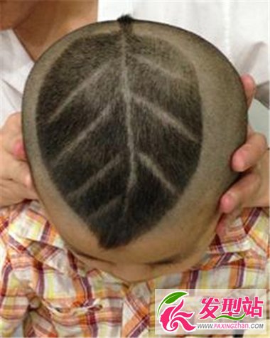 小男孩個性雕刻發(fā)型設(shè)計(jì) 帶給你個性感十足的一面