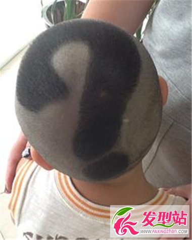 男孩時(shí)尚雕刻發(fā)型 賺取百分之百的回頭率