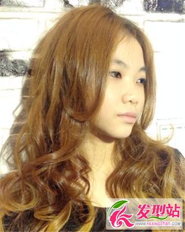 時(shí)尚女生染發(fā)發(fā)型 適合長(zhǎng)卷發(fā)女生的流行發(fā)色