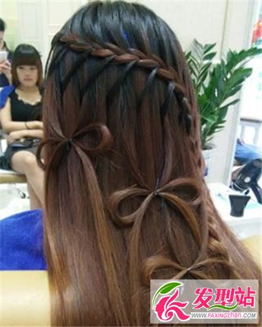 百變風(fēng)格隨你挑 女生長發(fā)發(fā)型千姿百態(tài)