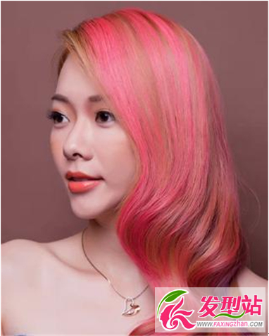 女生卷發(fā)襲來 打造只屬于你的高人氣發(fā)型