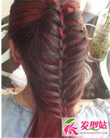 長發(fā)女生美麗編發(fā) 時尚造型讓你瞬間百變