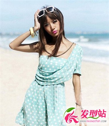 中長(zhǎng)發(fā)女生時(shí)尚發(fā)型 及腰秀發(fā)仙氣飄飄