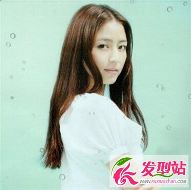 中長(zhǎng)發(fā)女生時(shí)尚發(fā)型 及腰秀發(fā)仙氣飄飄