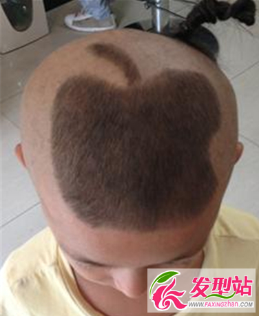 小男孩的造型 可以很酷炫也可以很童真