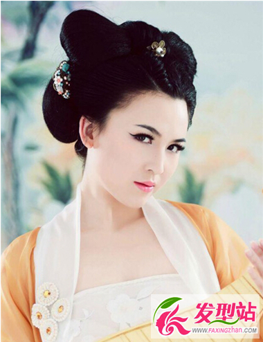 盤點(diǎn)古裝造型華麗競艷 復(fù)古扎發(fā)散發(fā)迷人氣質(zhì)