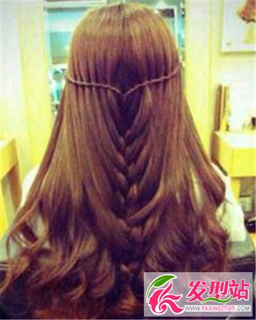 長發(fā)女生經典編造型 美艷編發(fā)打造都市時尚氣息