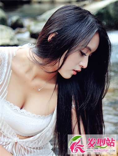 設(shè)計(jì)感十足直發(fā)發(fā)型 展現(xiàn)青春洋溢的一面