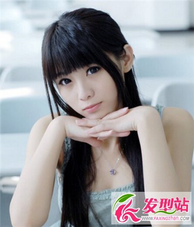 清新氧氣女生直發(fā)造型 展現(xiàn)主流美女的新定義