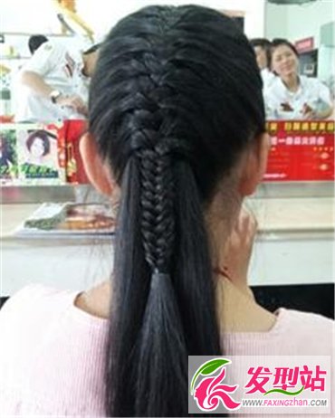 時(shí)尚個(gè)性長(zhǎng)發(fā)編發(fā) 詮釋都市女性美
