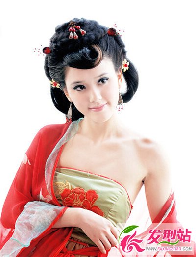 古典美女迷人古裝身型 發(fā)簪長發(fā)留下唯美
